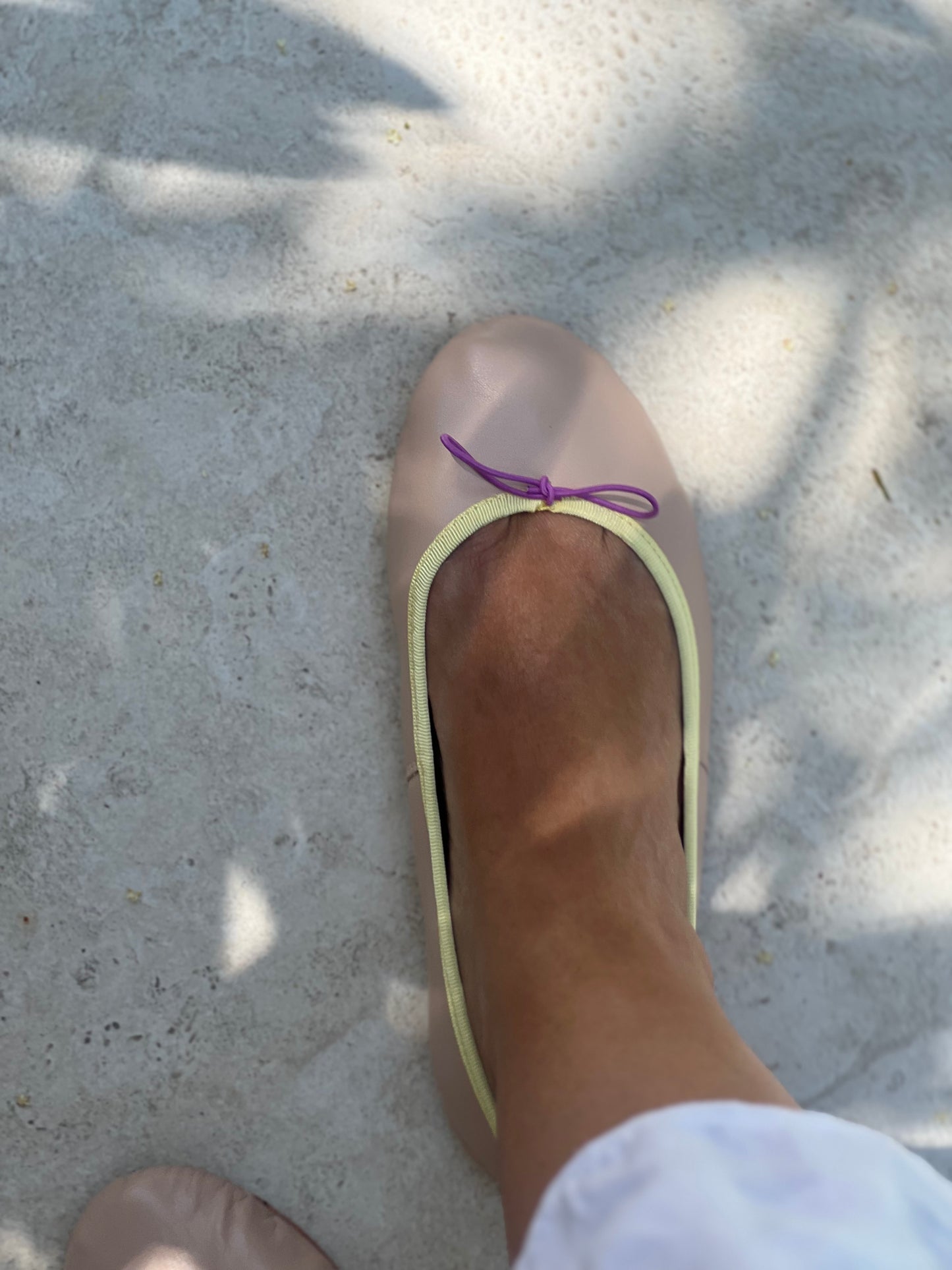 NUDE BALLERINAS WITH PASTEL YELLOW -