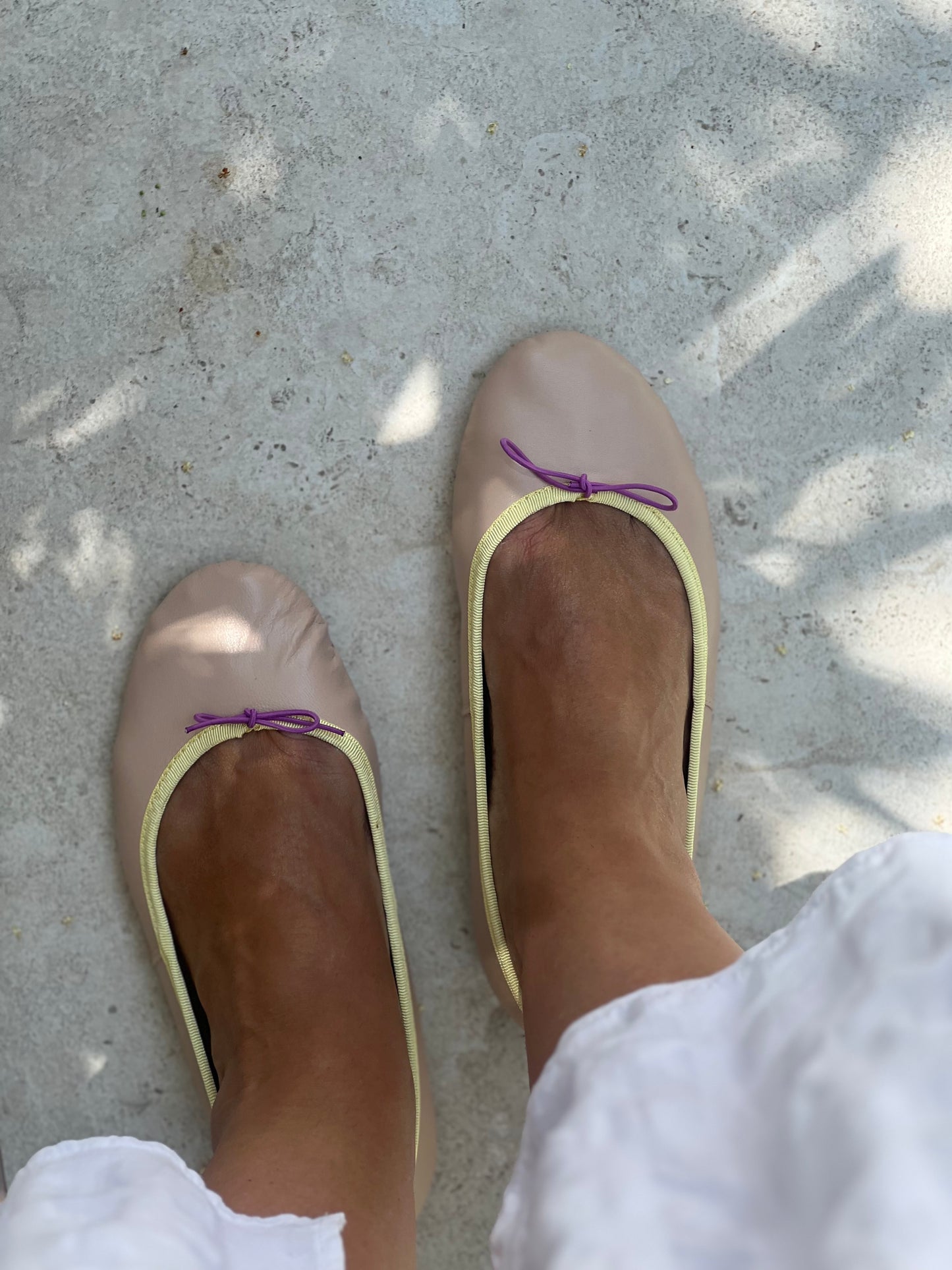 NUDE BALLERINAS WITH PASTEL YELLOW -