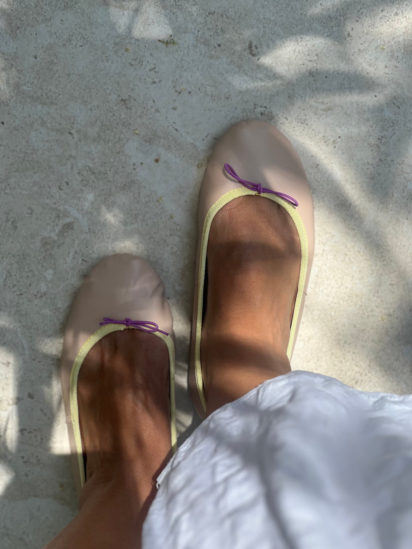 NUDE BALLERINAS WITH PASTEL YELLOW -