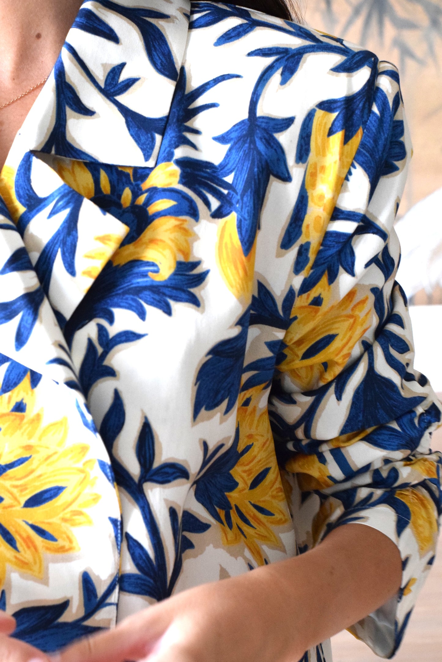 CHAQUETA NONA - FLOR AZUL Y AMARILLA - PREORDER 5 SEPTIEMBRE