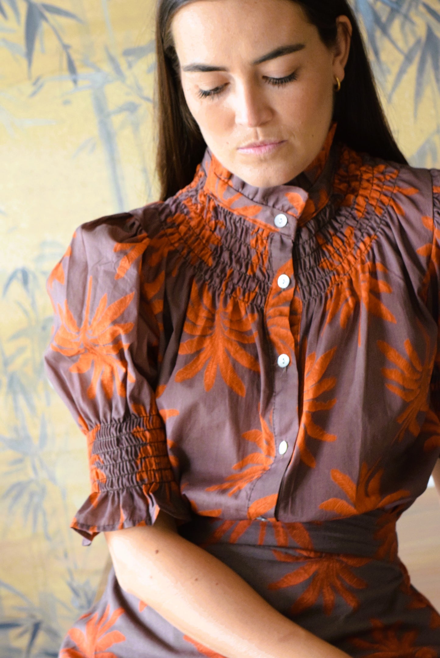 BLUSA MARÍA - MARRÓN CON PALMERAS