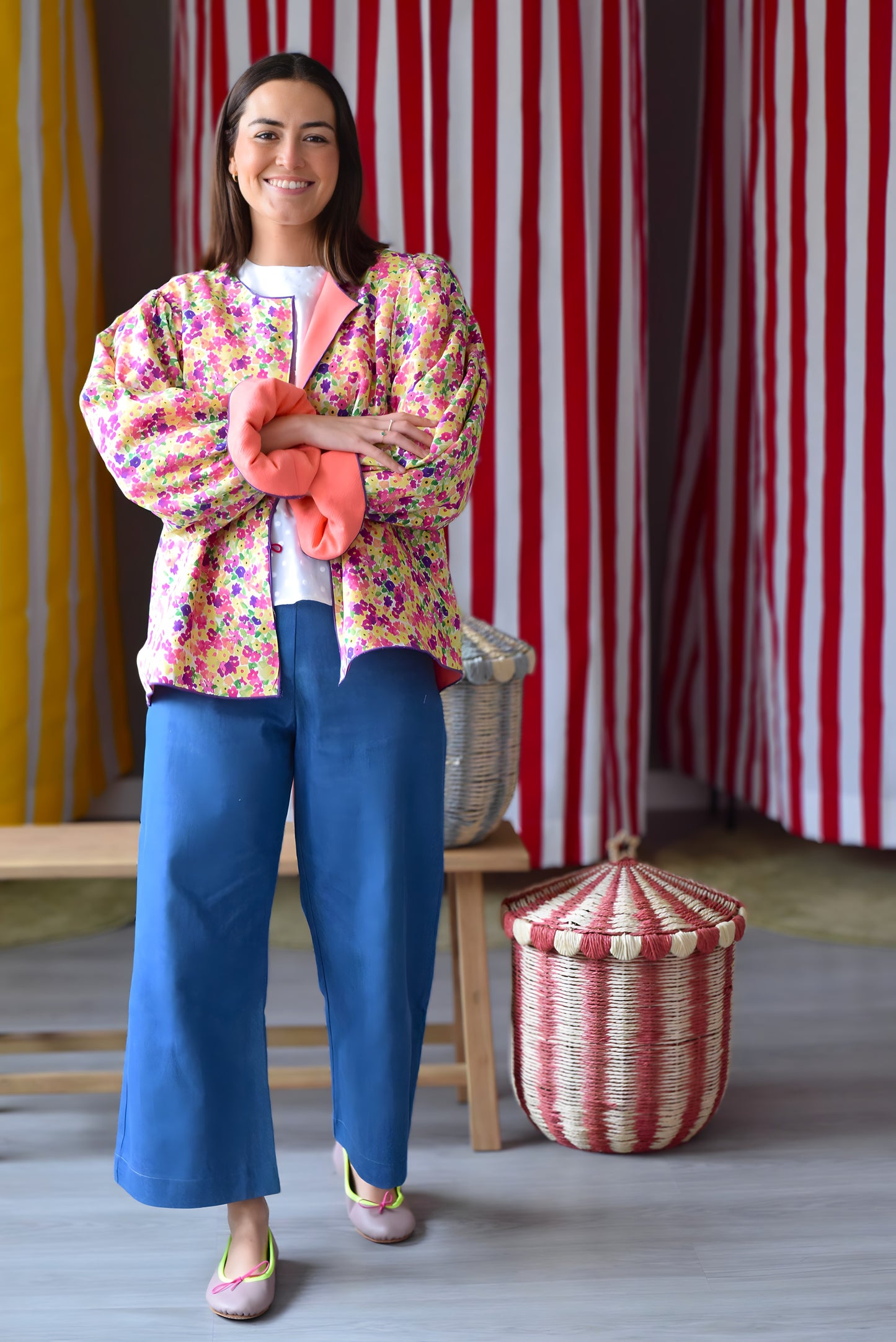 CHAQUETA SOFÍA REVERSIBLE - CORAL Y FLORES - PREORDER 9 MAYO