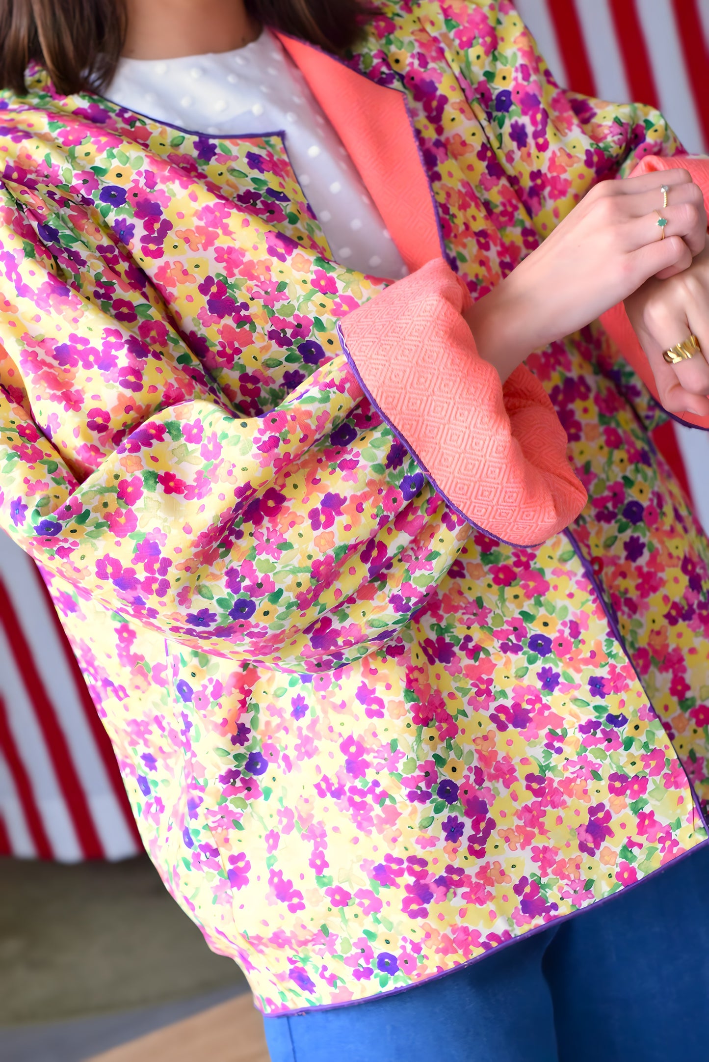 CHAQUETA SOFÍA REVERSIBLE - CORAL Y FLORES - PREORDER 9 MAYO