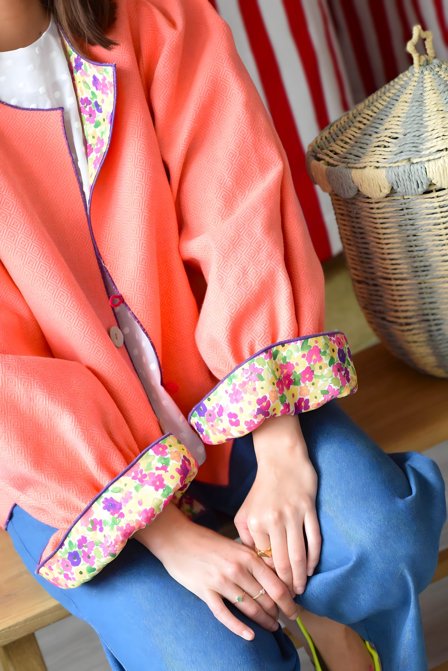 CHAQUETA SOFÍA REVERSIBLE - CORAL Y FLORES - PREORDER 9 MAYO