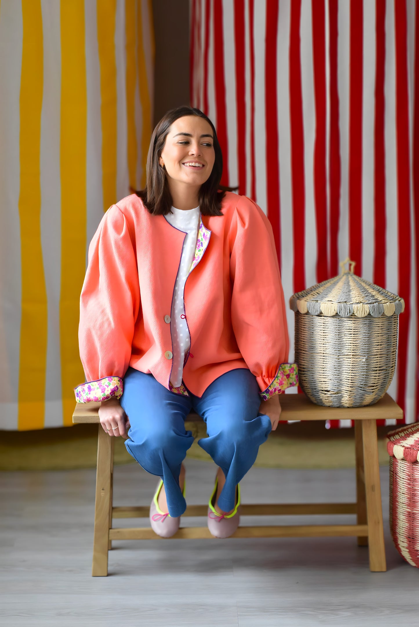 CHAQUETA SOFÍA REVERSIBLE - CORAL Y FLORES - PREORDER 9 MAYO