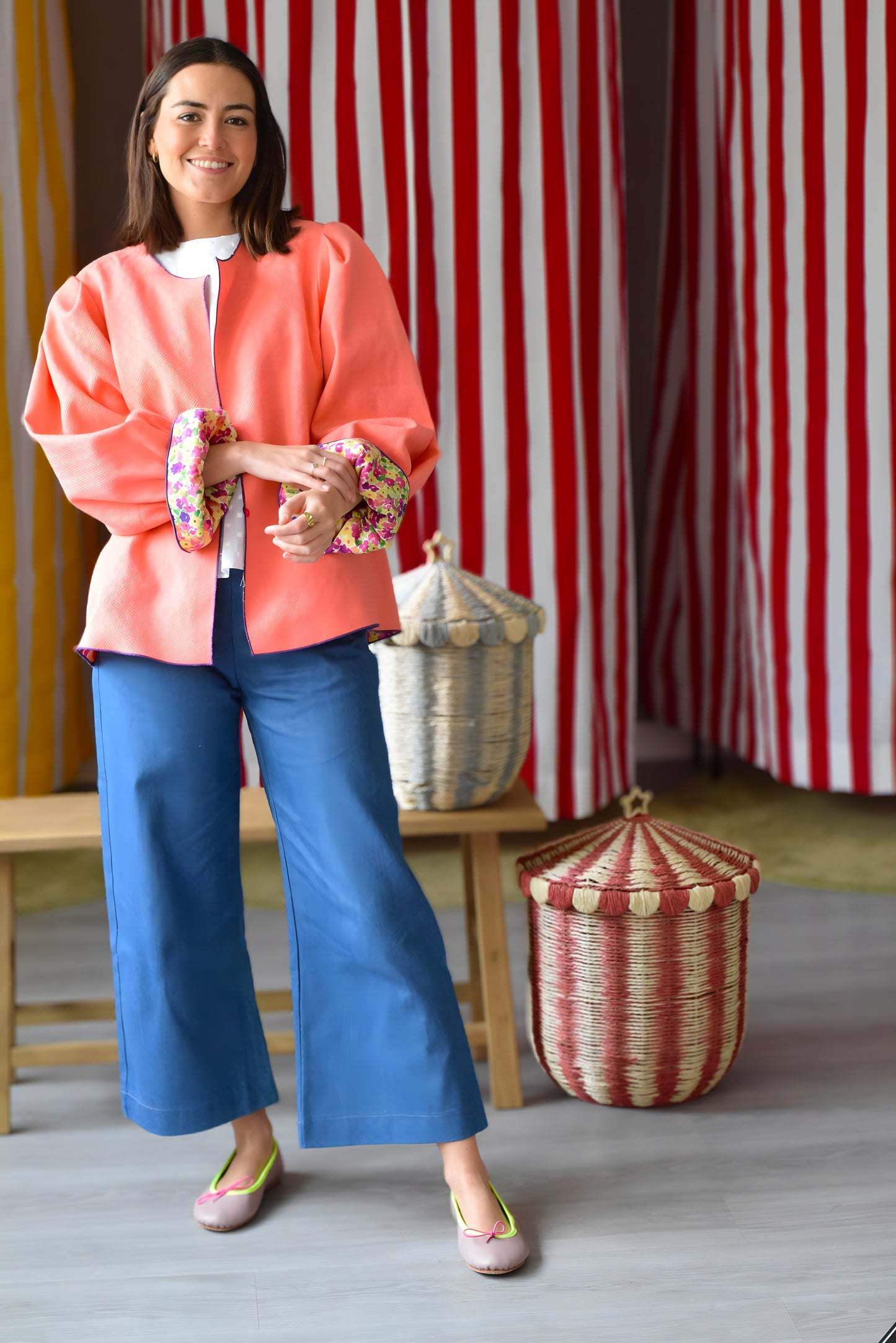 CHAQUETA SOFÍA REVERSIBLE - CORAL Y FLORES - PREORDER 9 MAYO