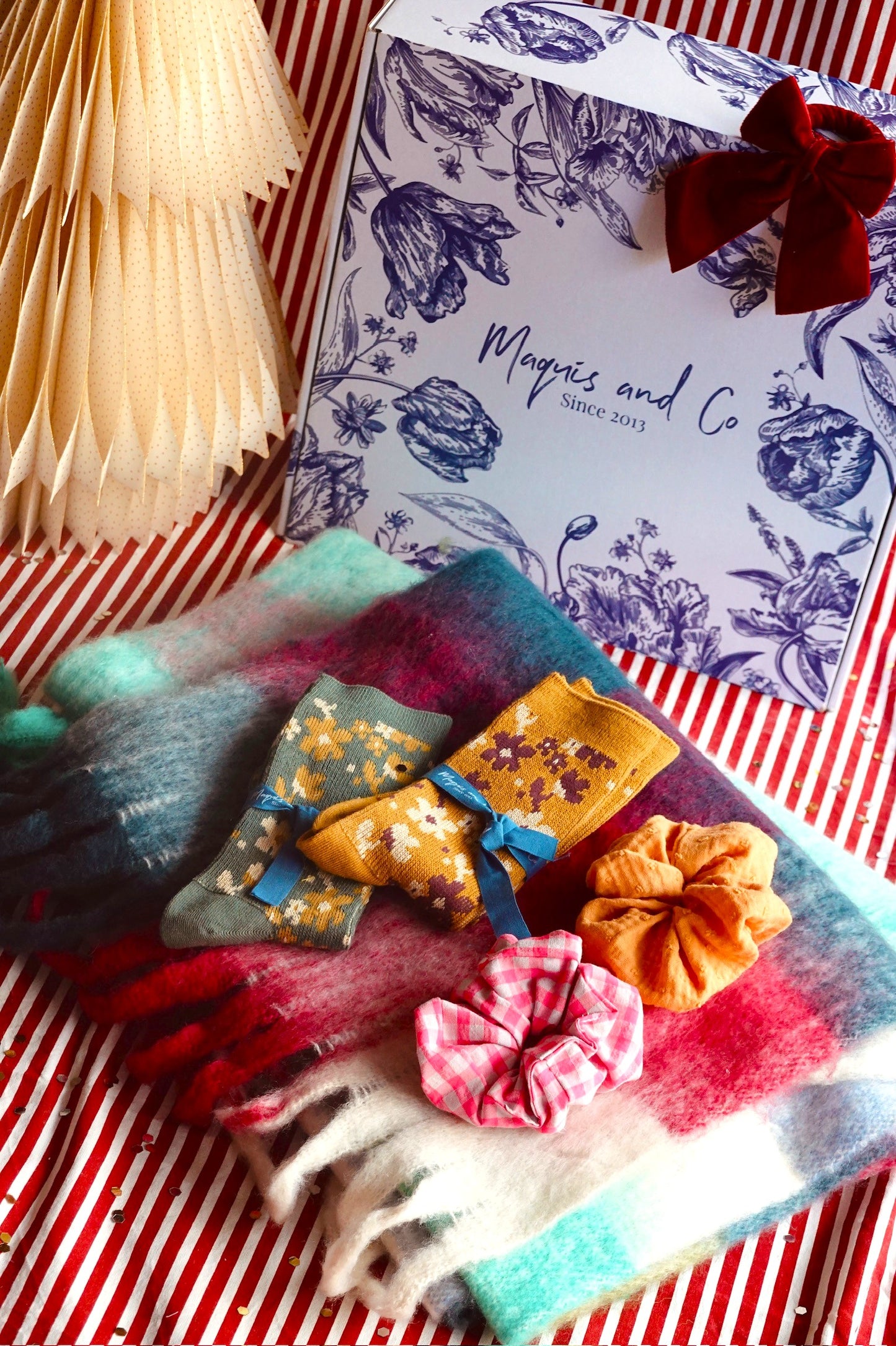 PACK BUFANDA LANA CUADROS MARINO - COLETERO Y CALCETINES