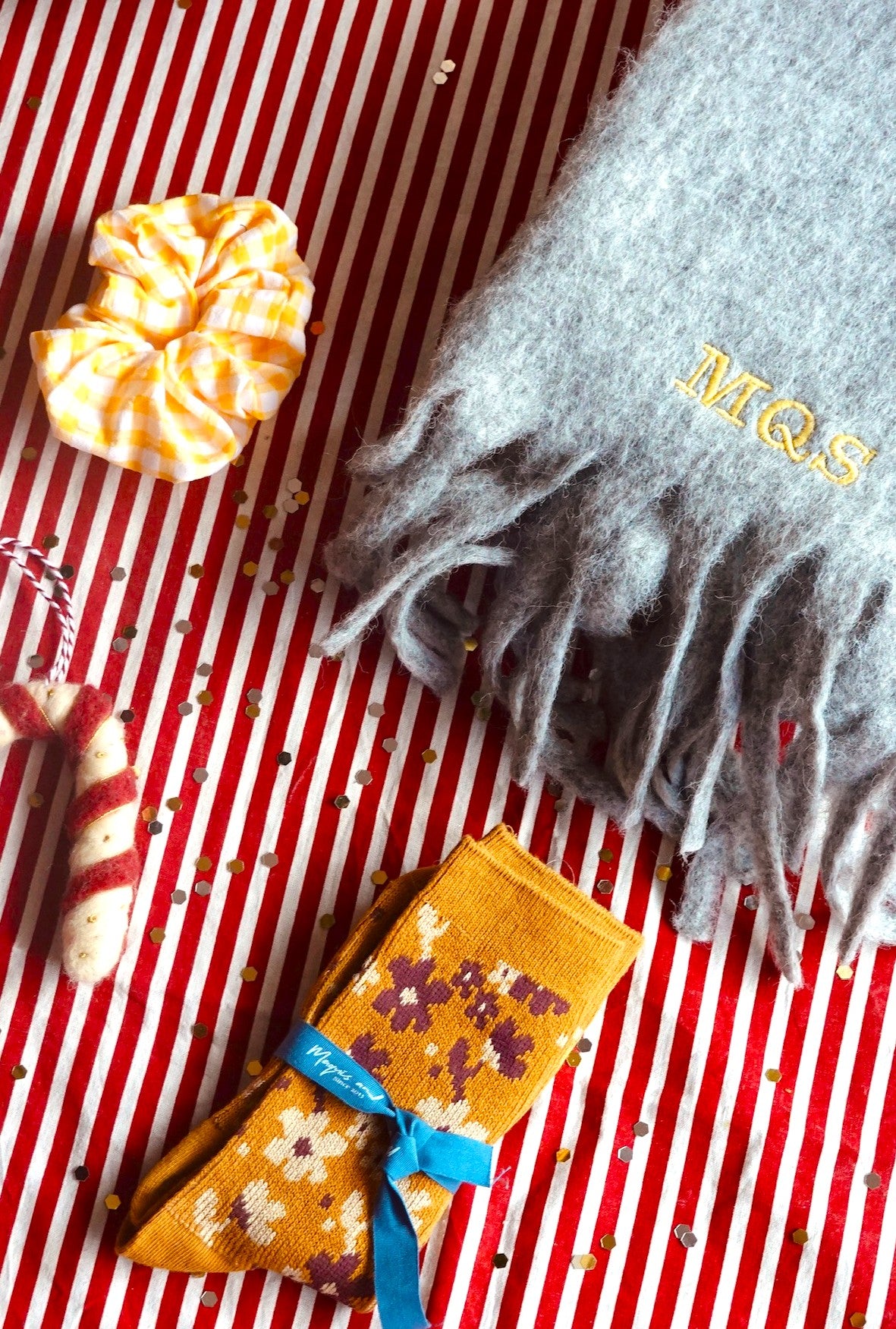 PACK BUFANDA LANA AMARILLA - CALCETINES Y COLETERO