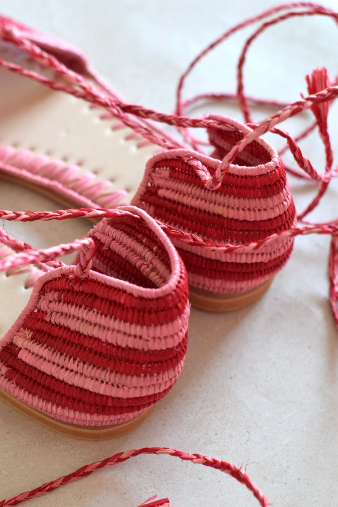 SANDALIAS TULUM - ROJAS Y ROSA -