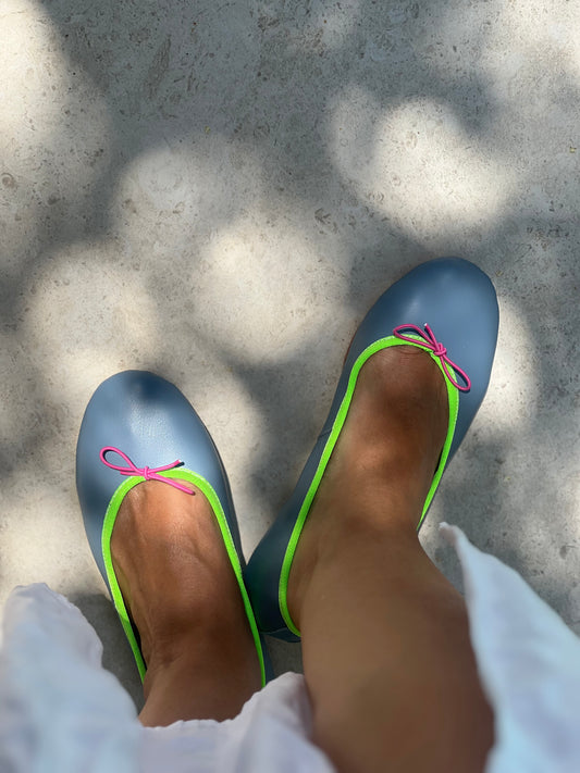 BAILARINAS AZUL CON FLUOR VERDE