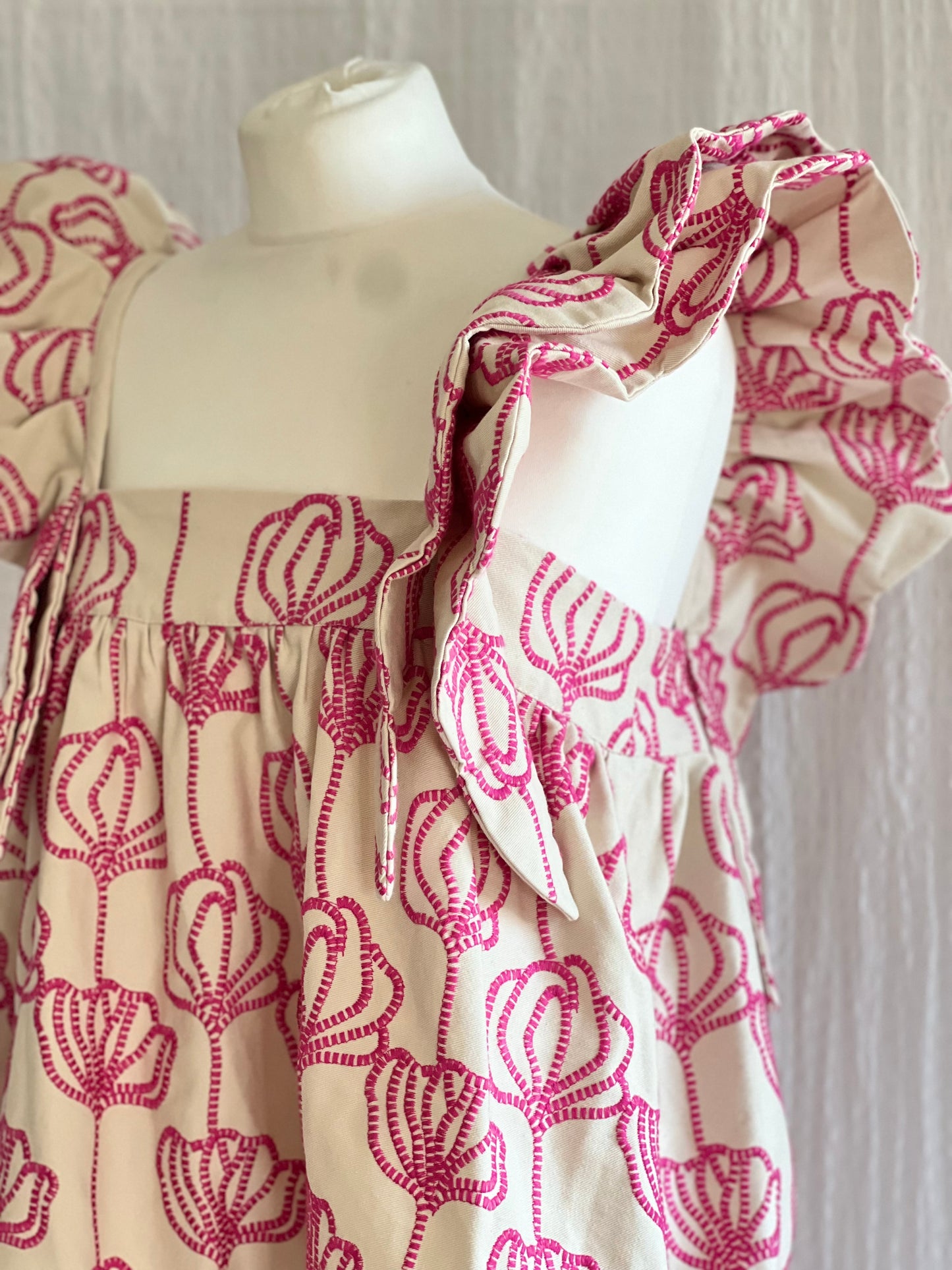 TOP INÉS - BORDADA ROSA