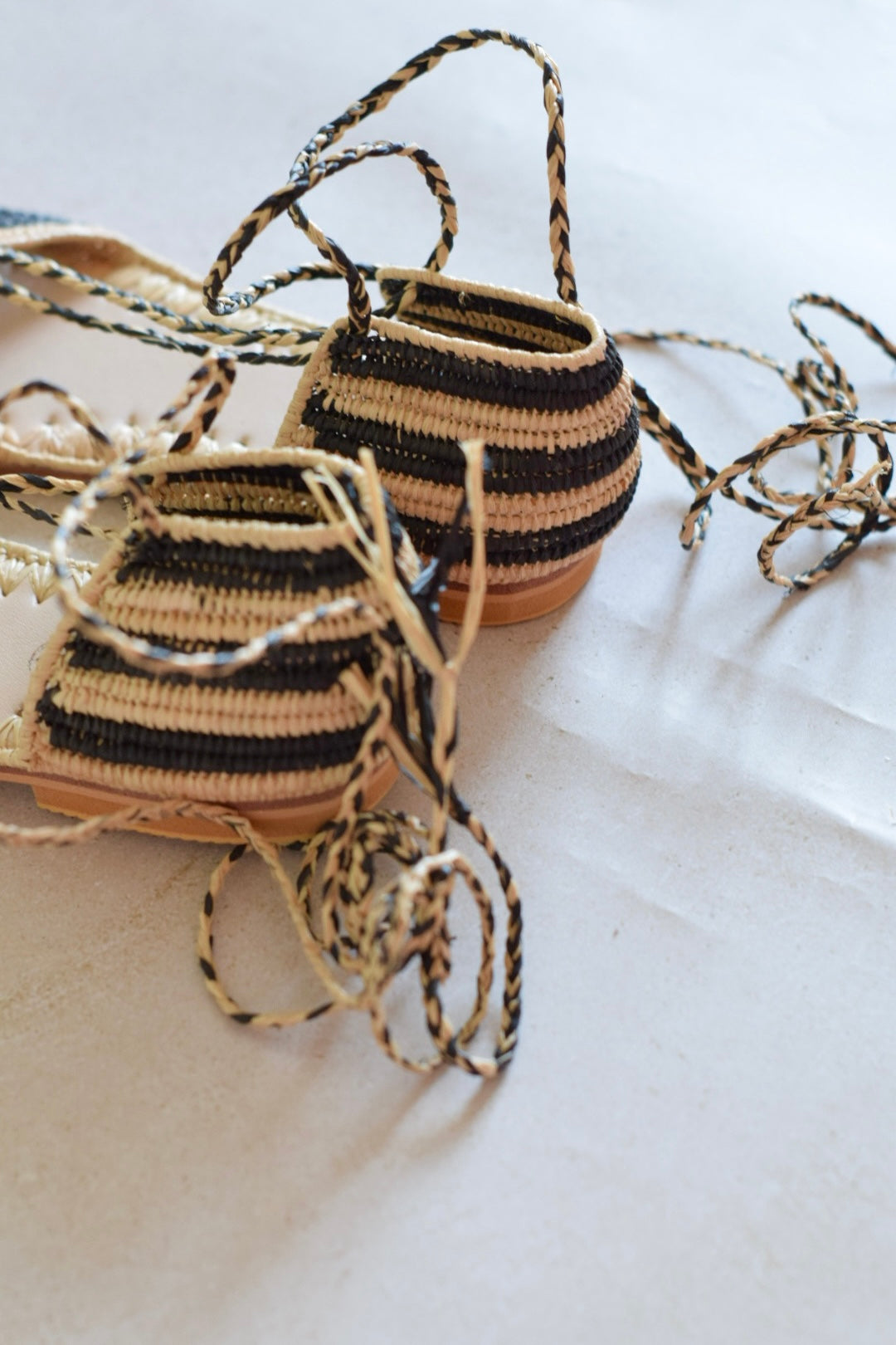 SANDALIAS TULUM - NEGRO Y CRUDO