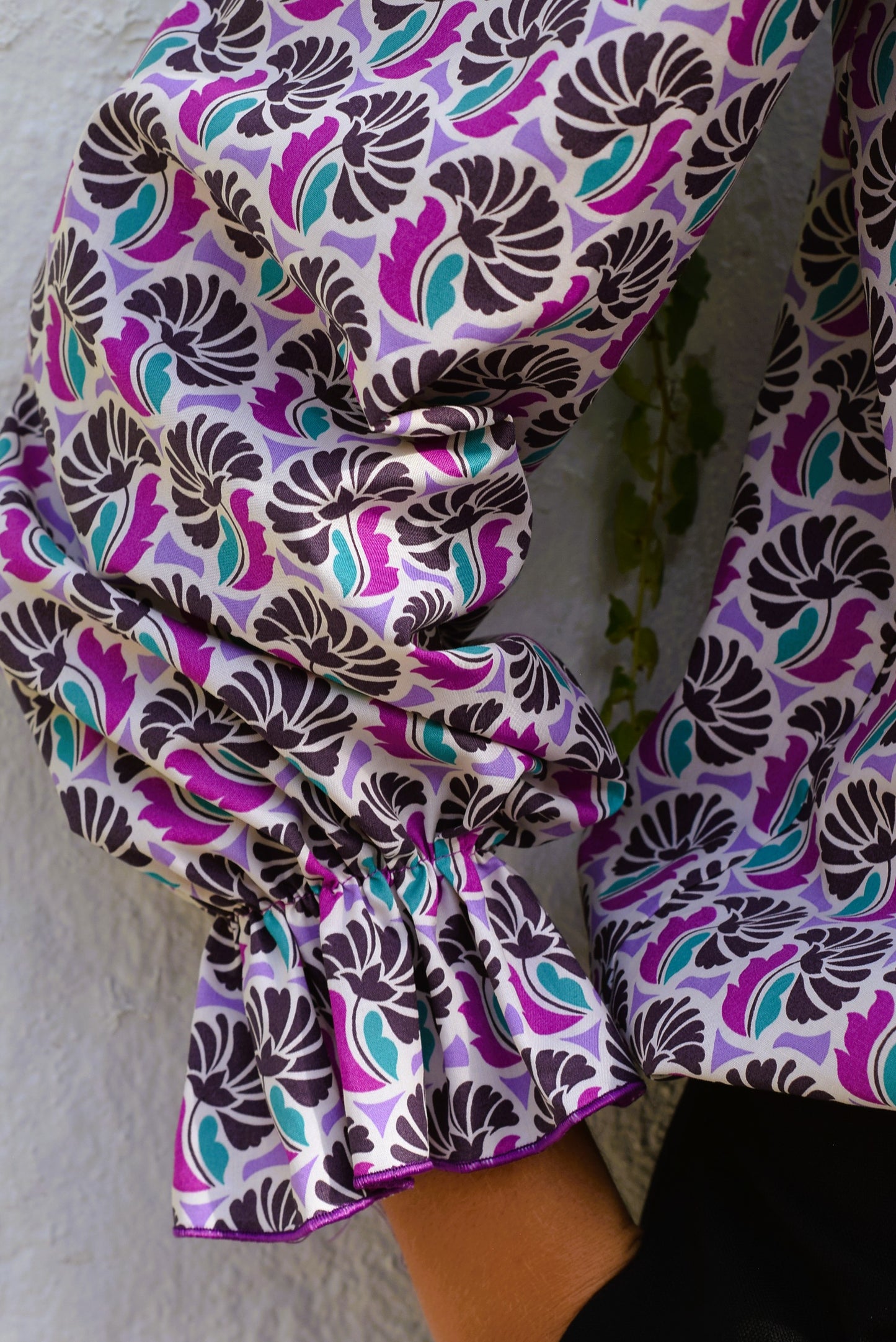 BLUSA ALBERTA - FLOR MORADA Y VERDE