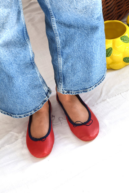 BAILARINAS ROJAS CON AZUL MARINO