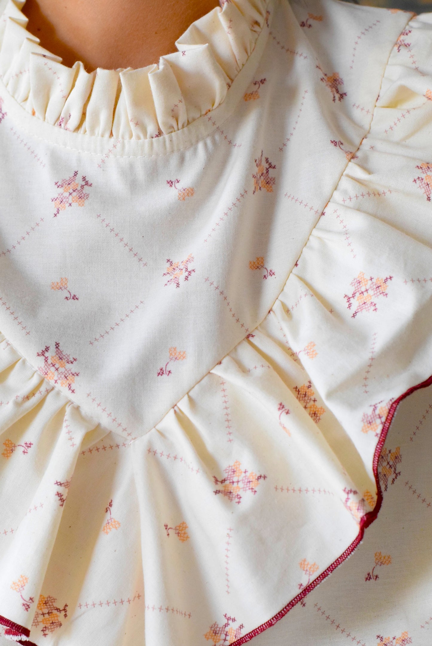 BLUSA ALBERTA - FLOR SALMÓN - PREORDER 15 SEPTIEMBRE
