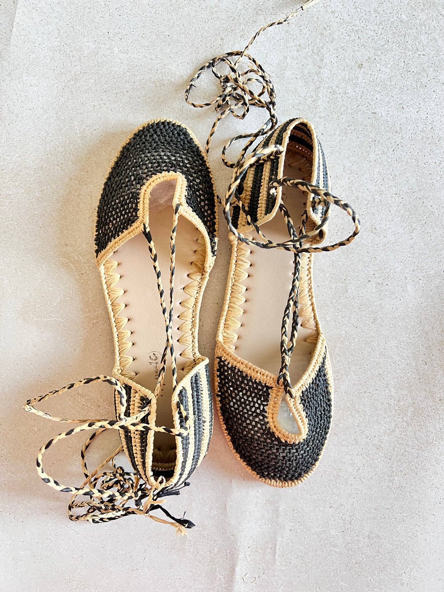 SANDALIAS TULUM - NEGRO Y CRUDO