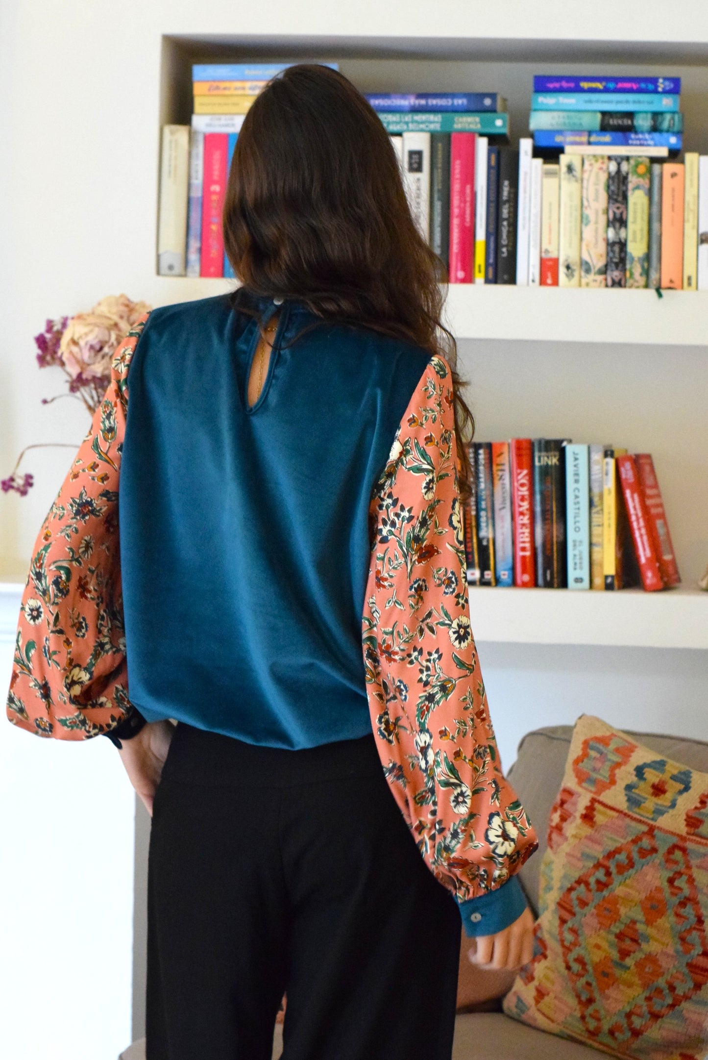 BLUSA CAROLA - FLORES Y TERCIOPELO -