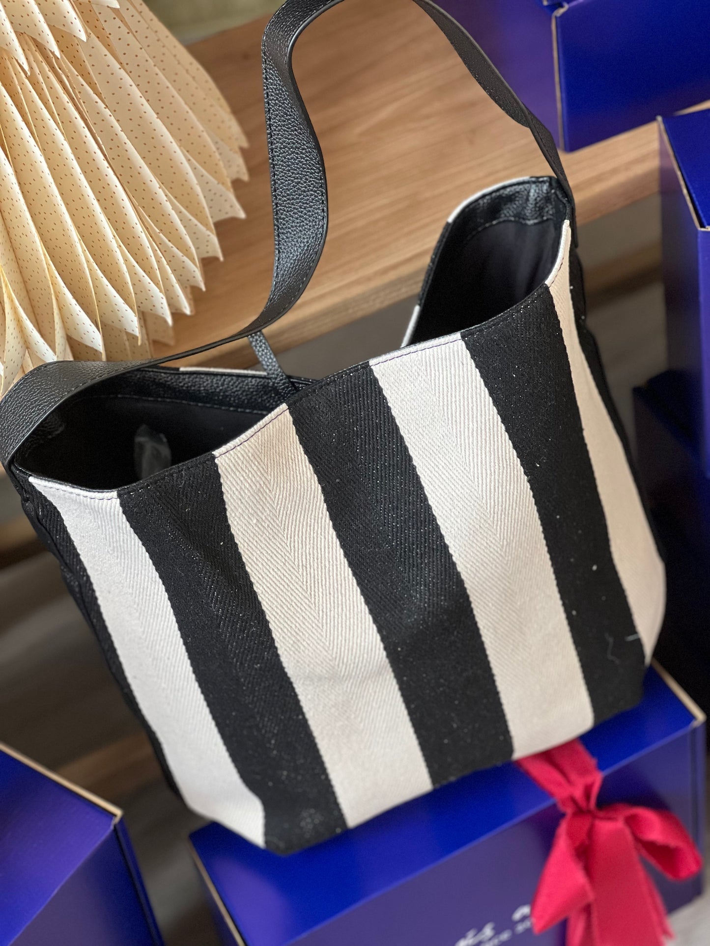 BOLSO RAYAS NEGRO Y BLANCO