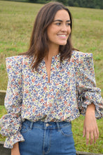 Load image into Gallery viewer, Blusa con Flores Azules
