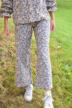 Cargar imagen en el visor de la galería, Pantalones de pana Flores Azules 
