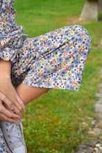 Cargar imagen en el visor de la galería, Pantalones de pana Flores Azules 
