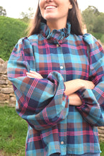 Load image into Gallery viewer, BLUSA EUGENIA - TARTAN VERDE  -
