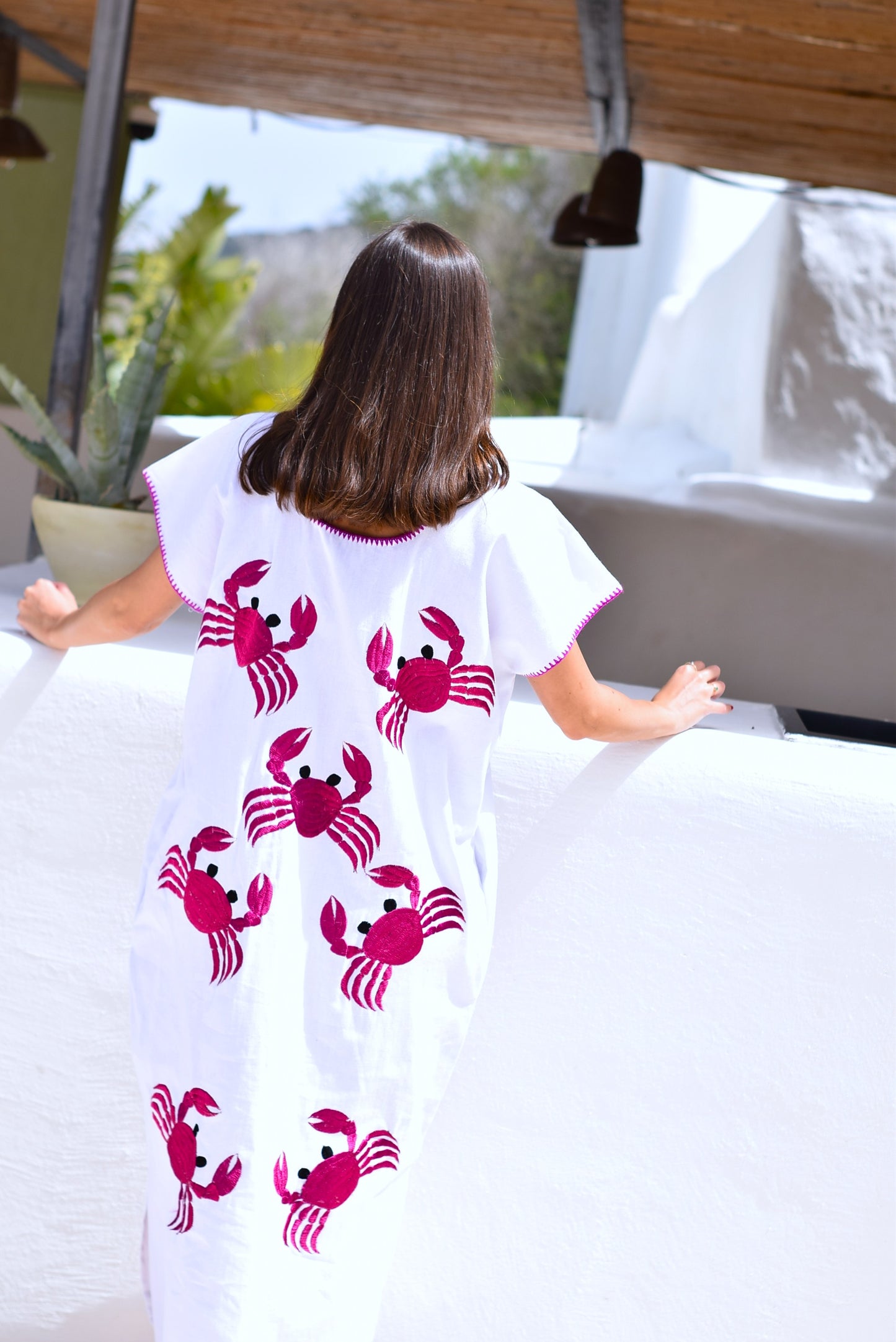 VESTIDO HUIPILE CANGREJOS - BORDADO FUCSIA