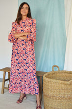 Cargar imagen en el visor de la galería, VESTIDO ALEJANDRA - FLORES FUCSIA -
