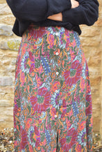 Load image into Gallery viewer, FALDA ANA - FLORES GRANATES -
