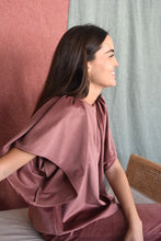 Cargar imagen en el visor de la galería, BLUSA FILIPA - TERCIOPELO ROSA EMPOLVADO -
