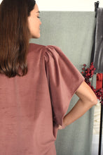 Cargar imagen en el visor de la galería, BLUSA FILIPA - TERCIOPELO ROSA EMPOLVADO -

