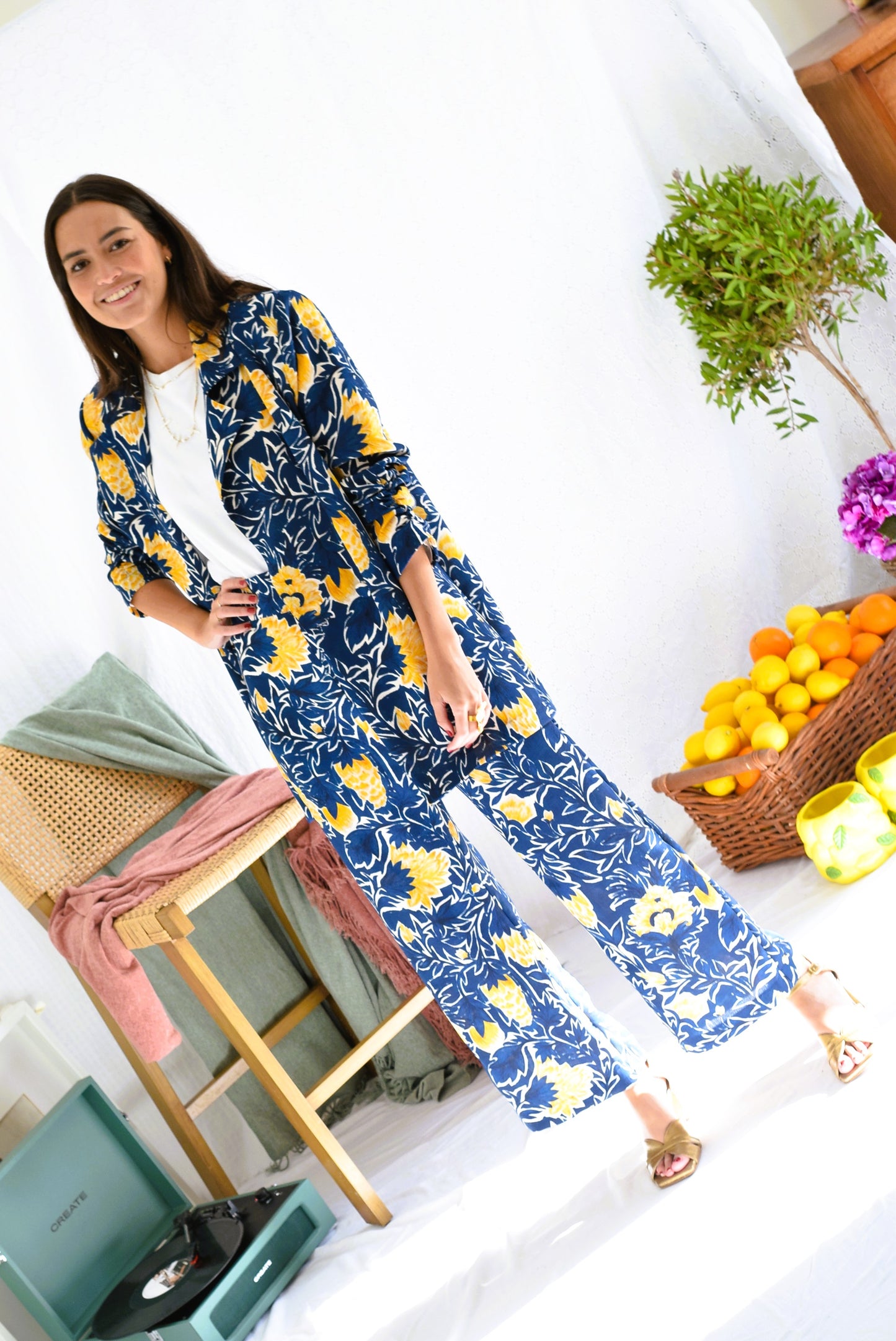 CHAQUETA NONA - FLOR AZUL Y AMARILLA