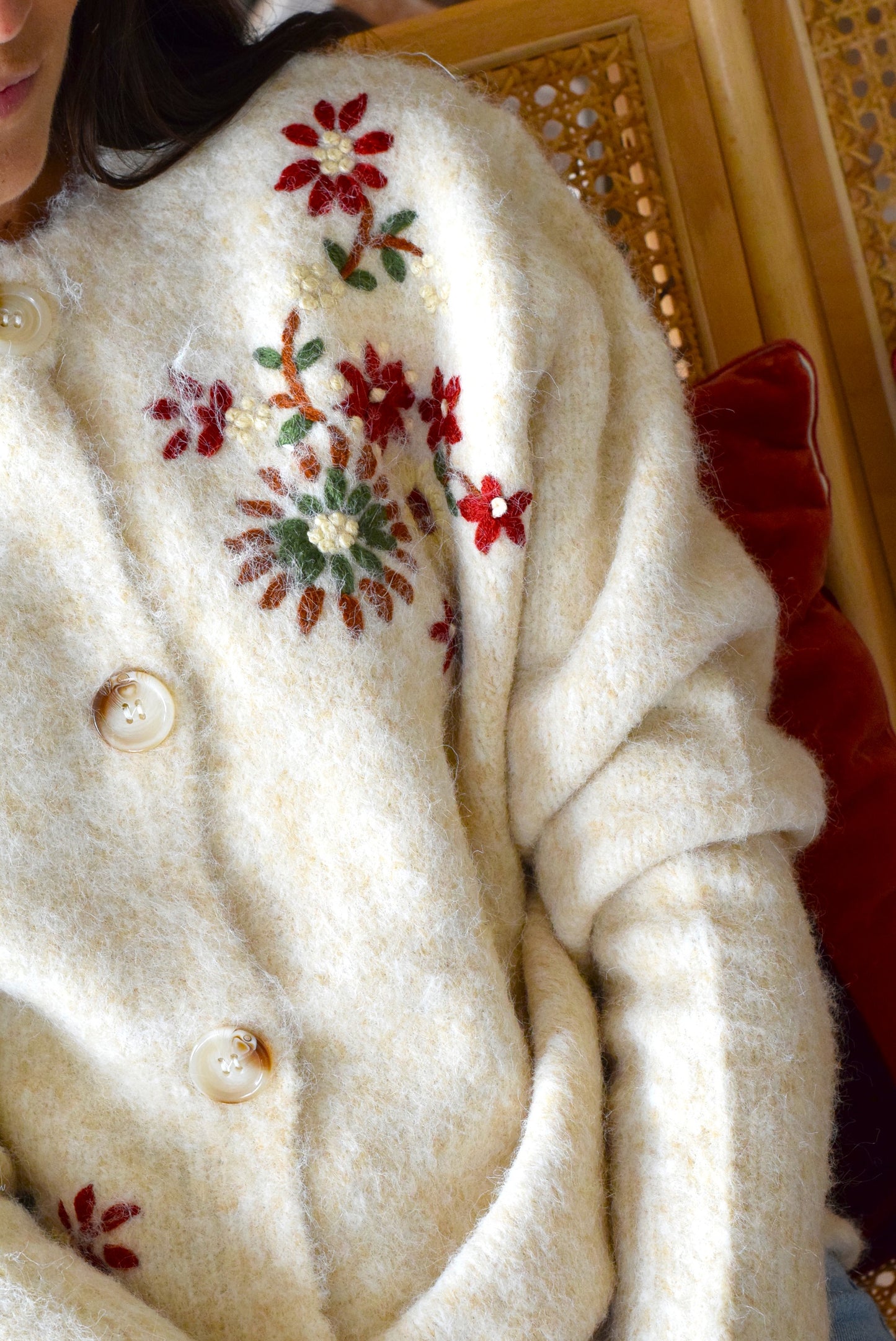 CHAQUETA NIZA FLORES BORDADAS