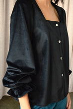 Cargar imagen en el visor de la galería, BLUSA CLAUDIA - TERCIOPELO NEGRA -
