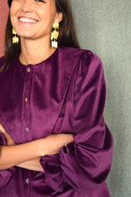 Cargar imagen en el visor de la galería, BLUSA ISABEL - TERCIOPELO BERENJENA -
