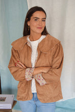 Cargar imagen en el visor de la galería, CHAQUETA VALENTINA - ANTE AVELLANA
