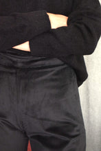 Load image into Gallery viewer, Pantalones terciopelo negro
