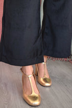 Load image into Gallery viewer, Pantalones terciopelo negro
