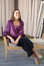 Load image into Gallery viewer, BLUSA CLAUDIA - TERCIOPELO BERENJENA -
