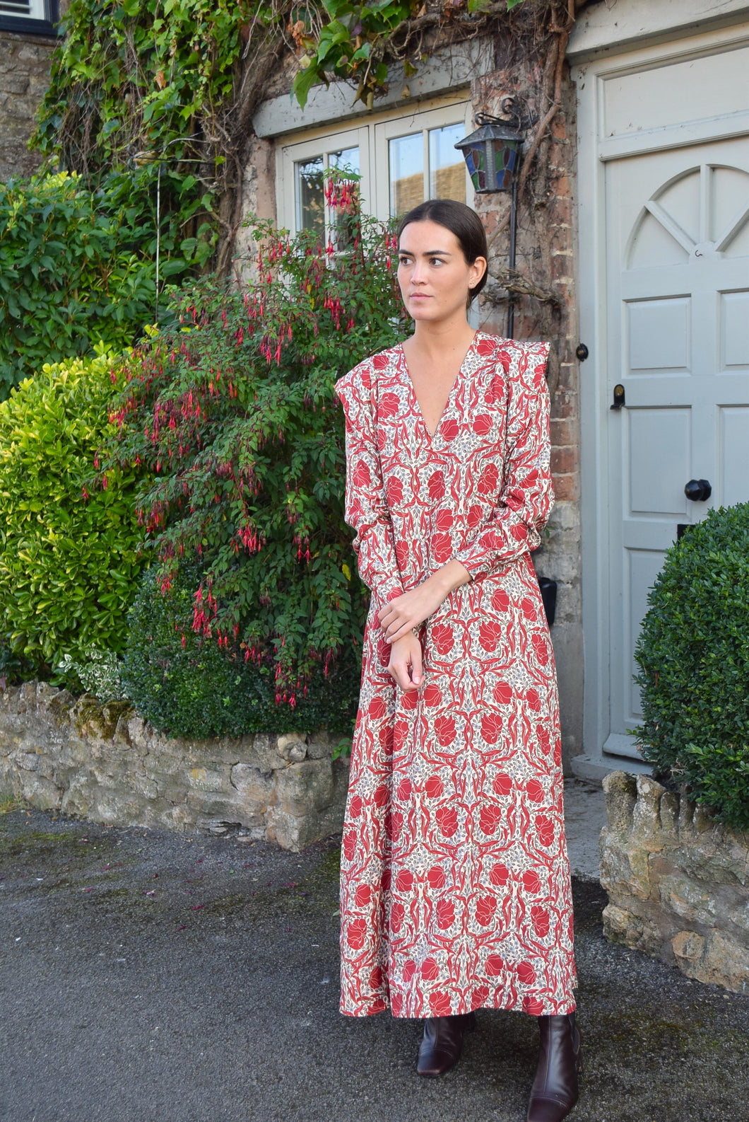 Vestido Largo con Flores Granates