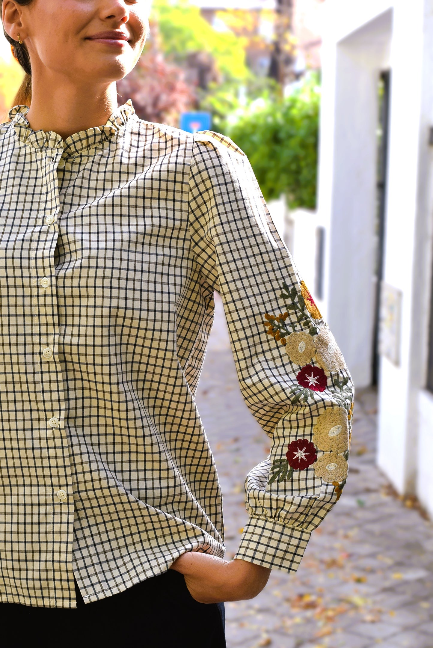 BLUSA BRUSELAS - BORDADA FLORES
