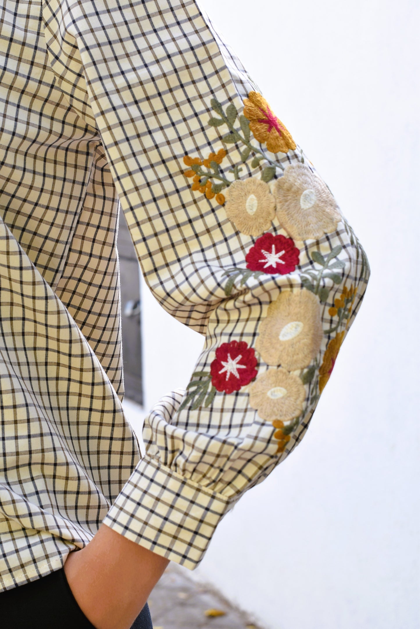 BLUSA BRUSELAS - BORDADA FLORES