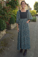 Load image into Gallery viewer, VESTIDO SIMONETA - FLORES AZUL  - PREORDER 28 SEPTIEMBRE
