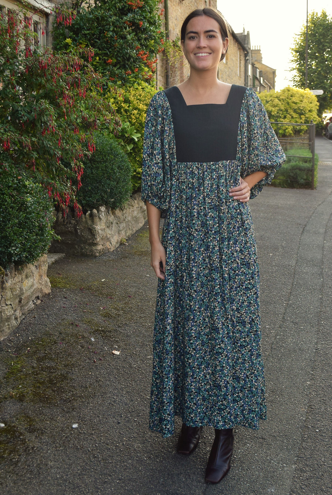 VESTIDO SIMONETA - FLORES AZUL  - PREORDER 28 SEPTIEMBRE