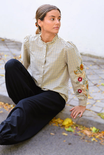 BLUSA BRUSELAS - BORDADA FLORES