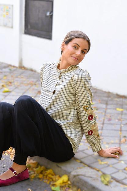 BLUSA BRUSELAS - BORDADA FLORES
