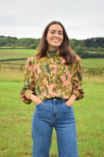 Cargar imagen en el visor de la galería, BLUSA VICTORIA - FLORES VERDE -
