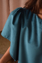 Cargar imagen en el visor de la galería, BLUSA FILIPA - TERCIOPELO VERDE -
