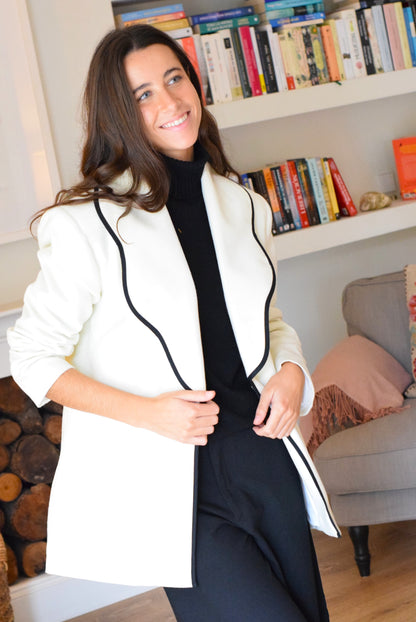 CHAQUETA NICOLETTA - BLANCA Y NEGRA - PREORDER 23 NOVIEMBRE