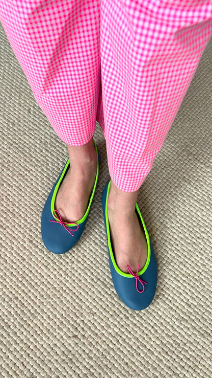 BLUE BALLERINAS WITH GREEN FLUORESCENT